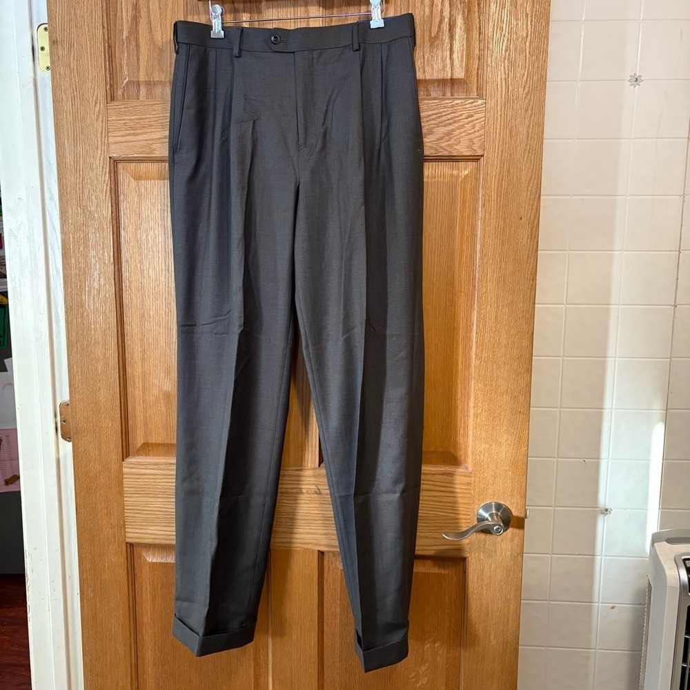 Croft & Barrow Men’s 36X34 Grey Classic Dress Pants Slacks Pleated Cuffed NWT